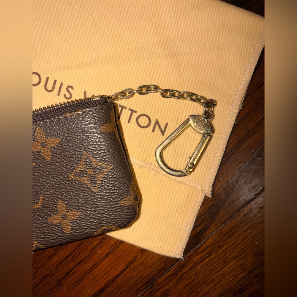 Louis Vuitton Key Pouch in signature Monogram coatedcanvas,aka the Pochette Clés - Picture 3 of 8